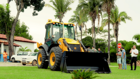 São Geraldo do Araguaia recebe nova retroescavadeira para reforço na infraestrutura do município.
