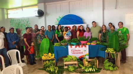 Governo municipal reúne agricultores familiares para discutir novo fornecimento ao PAA.