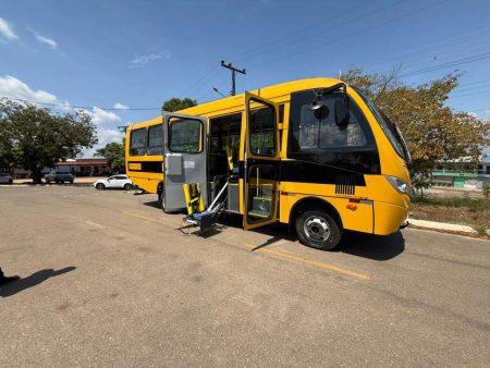 Prefeitura adquire ônibus escolar com recursos próprios que irá beneficiar alunos do campo.