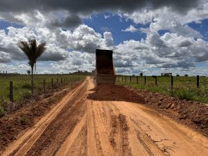 Prefeitura realiza recuperação de 11 km de vicinal na região das 7 Barracas, na Vila Nova.